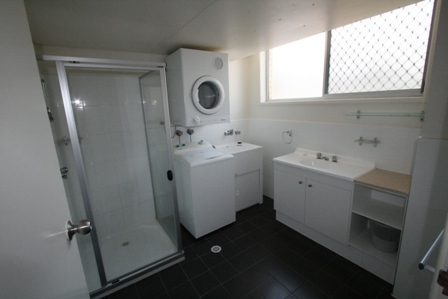 Race You to the Beach! - Stylish Fully Furnished Beachside Apt. Open 09.11.09 @ 3.30pm Picture 3