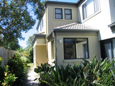 Air Conditioned Contemporary Style Villa - Across from Golf Course -Open 3.12.09 @ 5.20pm & 5.12.09 @ 1pm Picture