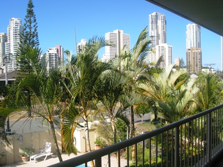 Luxury Apartment - Fantastic Location - Open 21.11.09 @ 12pm Picture 2