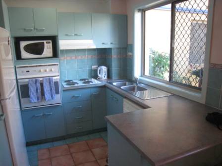 Living on the Waters Edge @ Only $360.00 pw - Aircond Fully Furnished Apartment - Available 1st February 2010 Picture 3