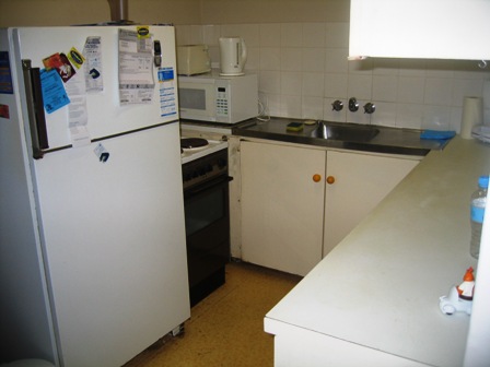 Very central location - Available early February 2010 Picture 2