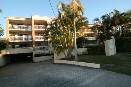 Need Space?
Have Two Cars? - This Modern Apartment is for You! Picture 1