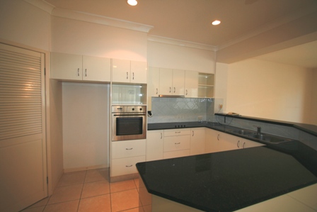 SUPERB Waterfront - SUPERIOR Quality - SENSATIONAL Location! Picture 2