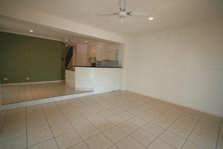 SUPERB Waterfront - SUPERIOR Quality - SENSATIONAL Location! Picture 3