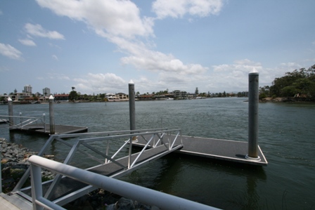 Boaties Paradise - Expansive Waterfront Family Residence with Pontoon! Open 06.01.10 @ 3.30pm Picture 3