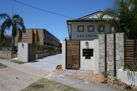 Rare as Hens Teeth! - Aircond 3brm Apartment with Double Garage!! Open 09.01.10 @ 12pm Picture 1