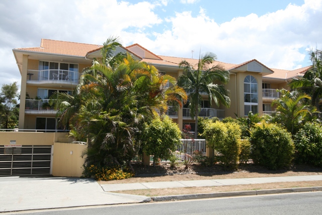 When Size Matters - Big & Beautiful 2brm with 2 car parks! Open 17.12.09 @ 4.45pm & 19.12.09 @ 11.20am Picture 2