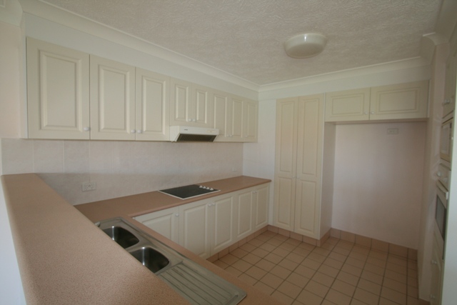 When Size Matters - Big & Beautiful 2brm with 2 car parks! Open 17.12.09 @ 4.45pm & 19.12.09 @ 11.20am Picture 3