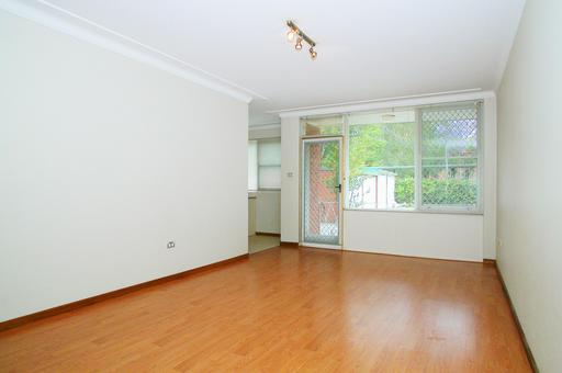 FULLY RENOVATED & A SHORT WALK TO STATION! Picture 3