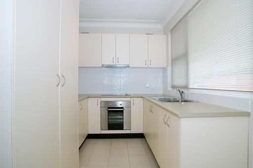 FULLY RENOVATED & A SHORT WALK TO STATION! Picture 2