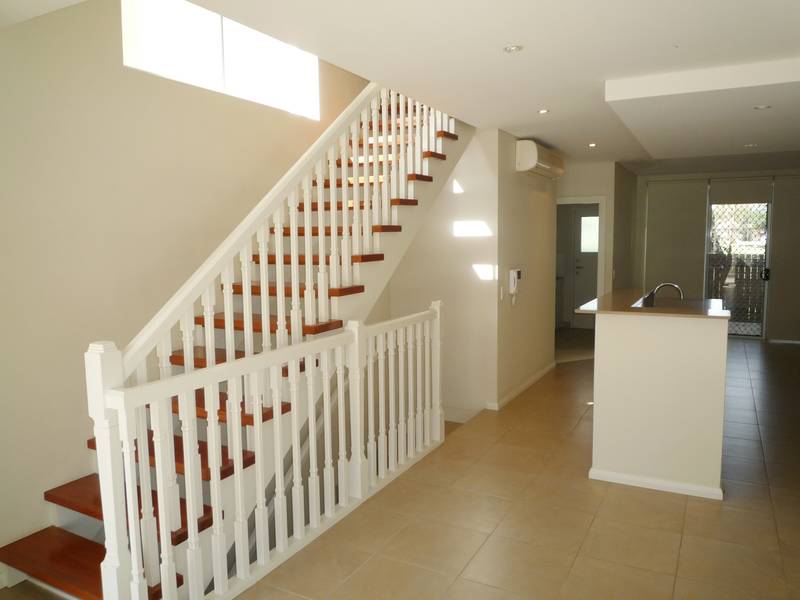 TICKS ALL THE BOXES! Picture 3