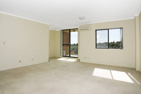 SUB PENTHOUSE! NORTH FACING! VIEWS! MASSIVE 230sqm APARTMENT! Picture 3