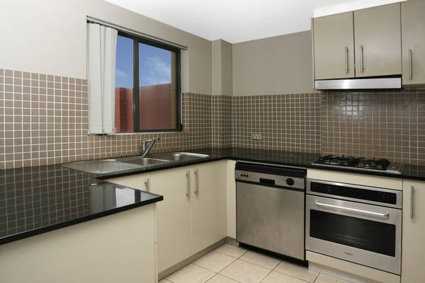 SUB PENTHOUSE! NORTH FACING! VIEWS! MASSIVE 230sqm APARTMENT! Picture 2