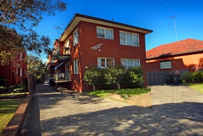 GREAT FIRST HOME OR INVESTMENT Picture