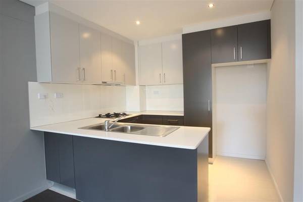 BRAND NEW, BOUTIQUE, BEST LOCATION Picture 2