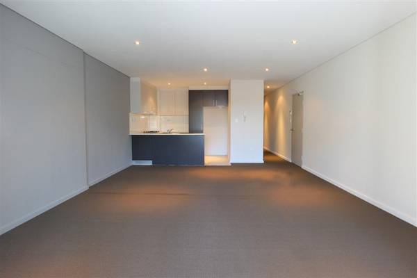 BRAND NEW, BOUTIQUE, BEST LOCATION Picture 1