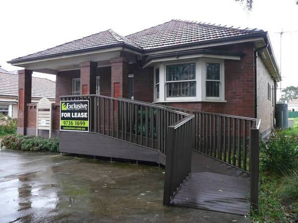 IDEAL HOME/OFFICE WITH GIGANTIC BACKYARD!!! Picture