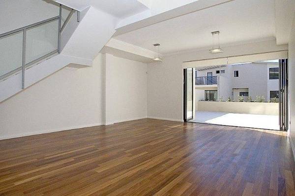 AS NEW - MOVE STRAIGHT IN Picture 2