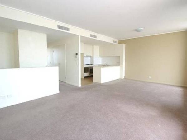 ONE OF A KIND - MONSTER 3 BEDROOM APARTMENT WITH DUCTED A/C Picture 3