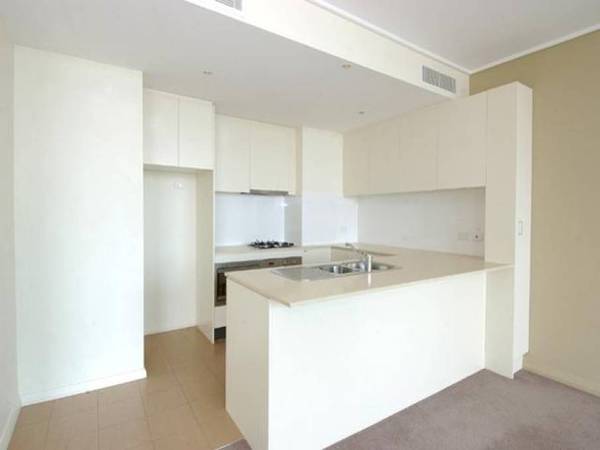 ONE OF A KIND - MONSTER 3 BEDROOM APARTMENT WITH DUCTED A/C Picture 2