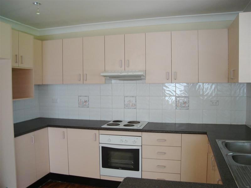 RENOVATED BRICK HOME OPPOSITE PARK WITH A/C Picture 3