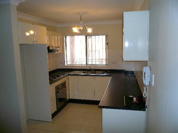 TOP FLOOR, TOP SIZE - A MUST TO INSPECT Picture 2