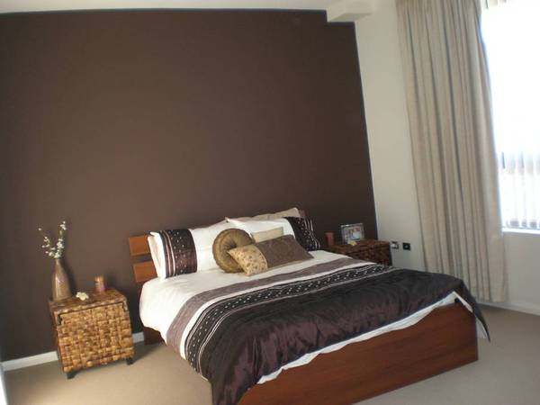 Fully Furnished Contemporary Apartment Picture 3