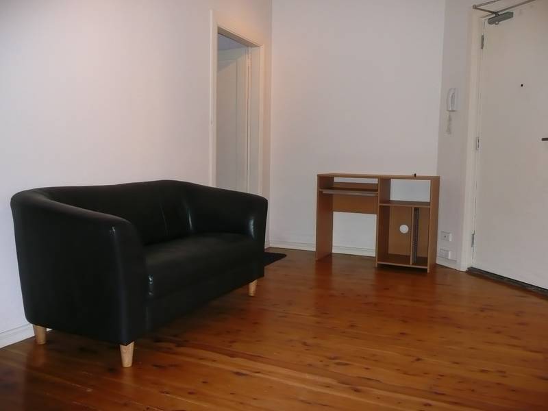 IMPRESSIVE 1 BEDROOM IN SMALL SECURITY COMPLEX Picture 3