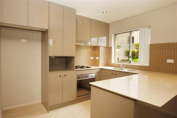 Executive North Sydney Living Picture 2