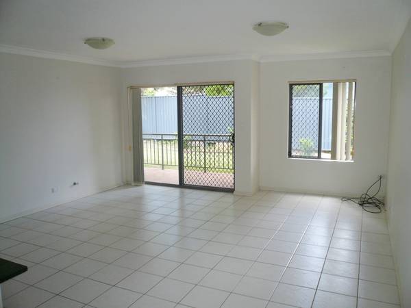 LARGE, MODERN & TILED Picture 3