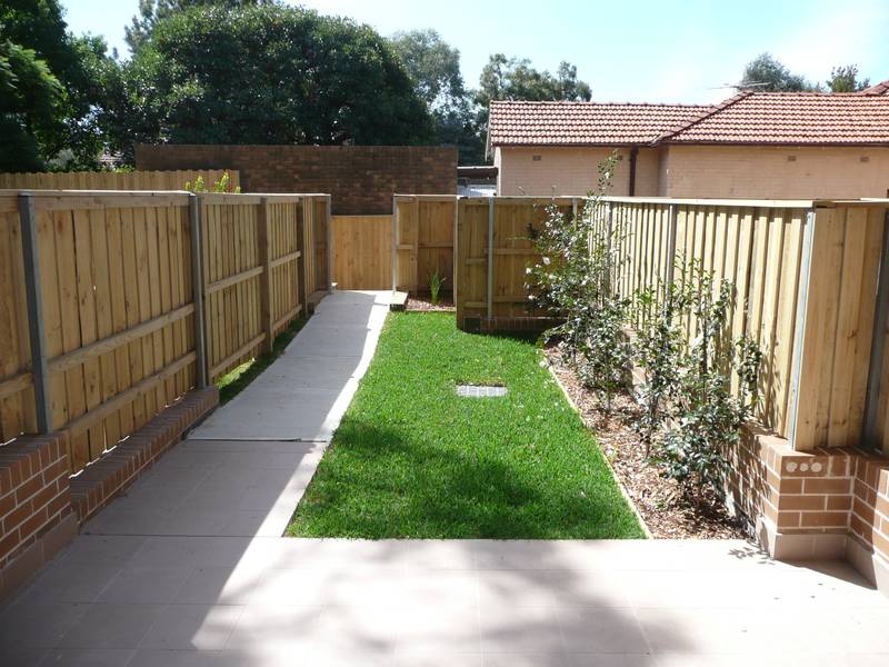 TOWNHOUSE-STYLE LIVING Picture