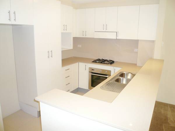 2 BED, 2 LEVEL, 2 BALCONY - 2 LUG - WALK TO STATION Picture 2 BED, 2 LEVEL, 2 BALCONY - 2 LUG - WALK TO STATION Picture