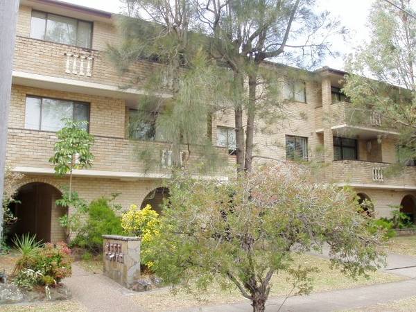 LARGE & SECURE! Picture 1