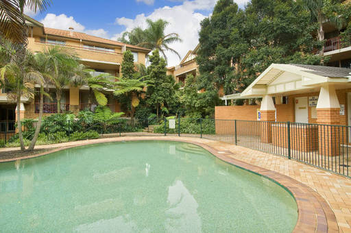 ALOHA FROM STRATHAVEN Picture 1