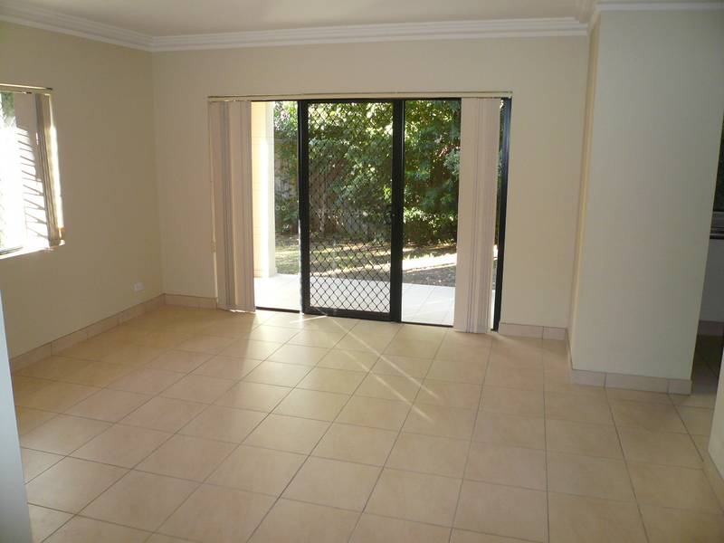 3 Bedroom with Garden Courtyard Picture 3