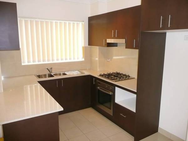 YOUNG, FRESH AND HANDY Picture YOUNG, FRESH AND HANDY Picture