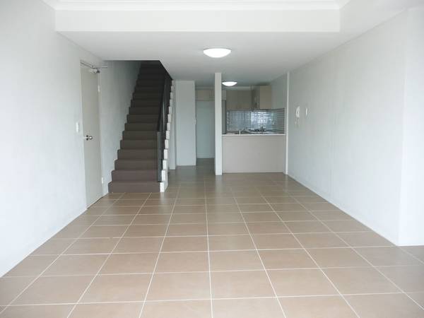 AS NEW 4 BED PLUS STUDY - ROOM TO MOVE Picture 1