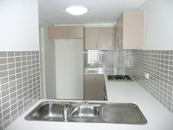 AS NEW 4 BED PLUS STUDY - ROOM TO MOVE Picture 2