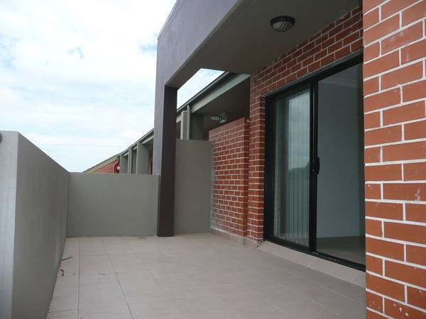 AS NEW 4 BED PLUS STUDY - ROOM TO MOVE Picture 3