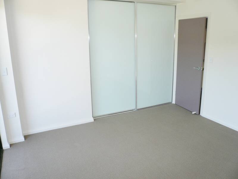 MODERN, QUIET & CONVENIENT - PRICE REDUCED Picture