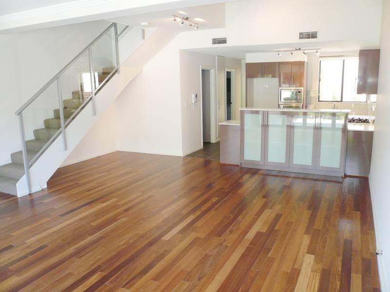 MODERN, QUIET & CONVENIENT - PRICE REDUCED Picture