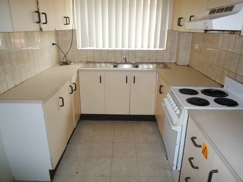 MID FLOOR - WALK TO STATION Picture