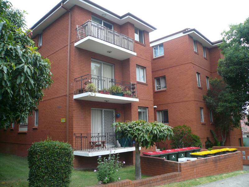 SECURE, HANDY & RENOVATED Picture 1