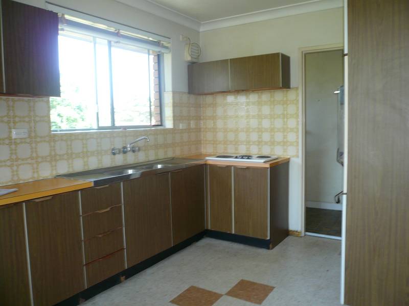 GRAND LIVING - BUILT-IN ROBES TO BE INSTALLED Picture 3