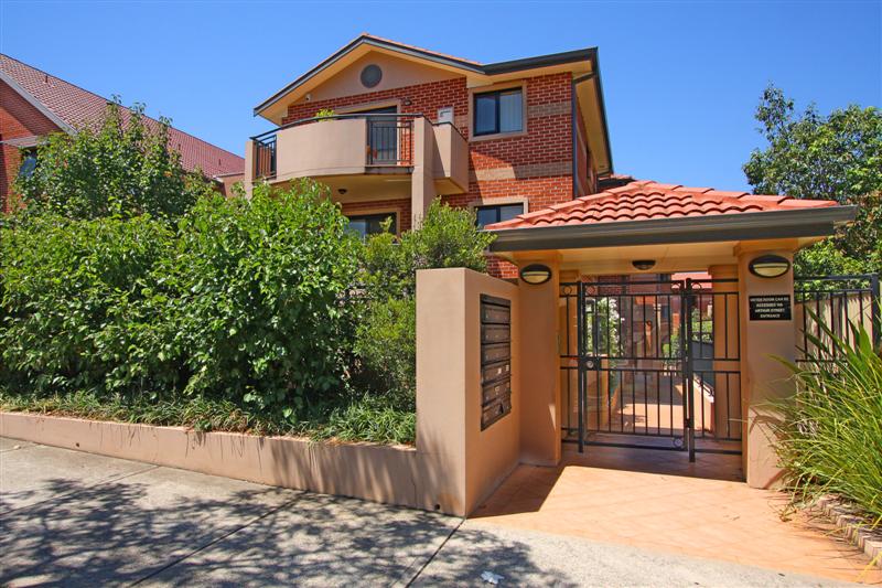 Spacious Layout with Rear of Block Position Picture 1