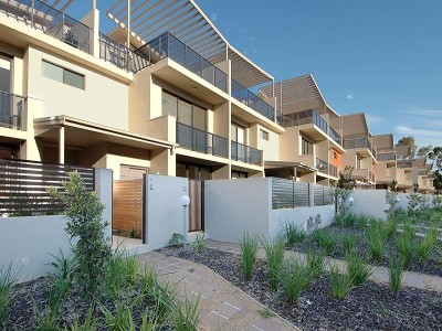 As new, lifestyle, water-views. Includes separate studio! Picture As new, lifestyle, water-views. Includes separate studio! Picture