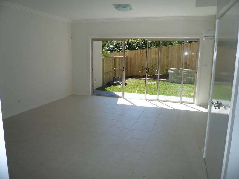 BRAND NEW 2 BEDROOM SPLIT LEVEL TOWN HOUSE WITH AIR! Picture 3