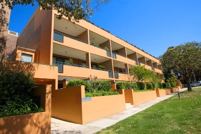 Amazing Townhouse Style Boasting 150sqm Picture