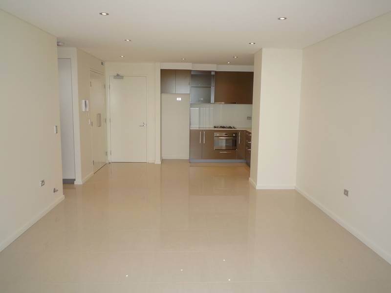 LIVING THE HIGH LIFE Picture 3