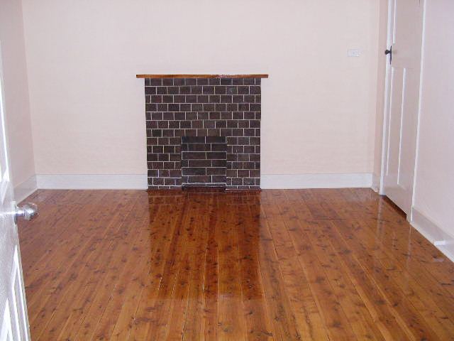 RENOVATED & READY FOR YOU Picture 3